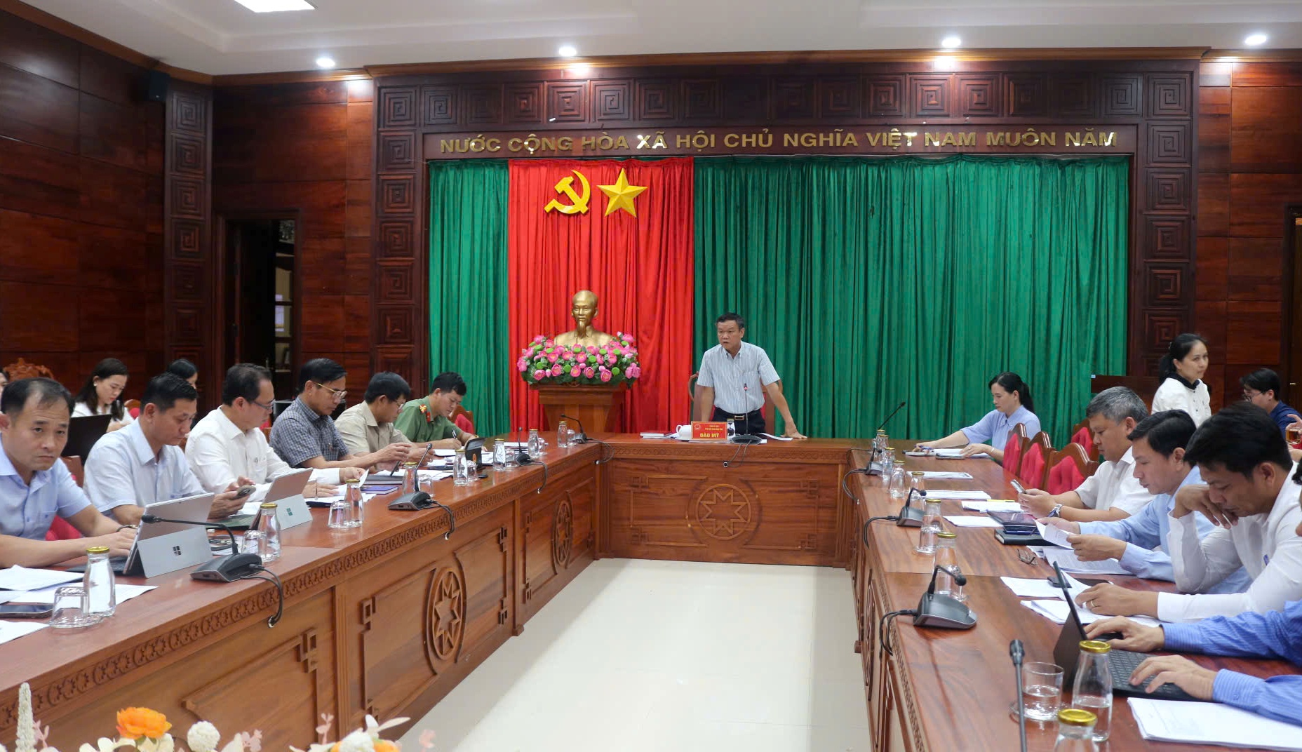 Đồng chí Đào Mỹ, Phó Chủ tịch UBND tỉnh chủ trì cuộc họp.